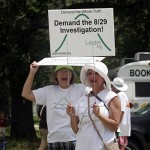 Residents attend a sign-shaking event hosted by Levees.org to demand the 8/29 Investigation.  Photo by Armand Richardson, 5-31-08